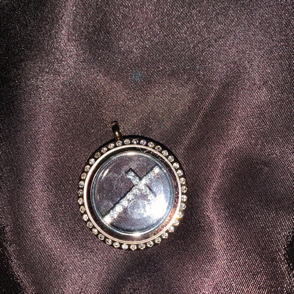 Origami Owl Jewelry - Large Origami locket with Cross removable plate Origami Owl Jewelry - Large Origami locket with Cross removable plate